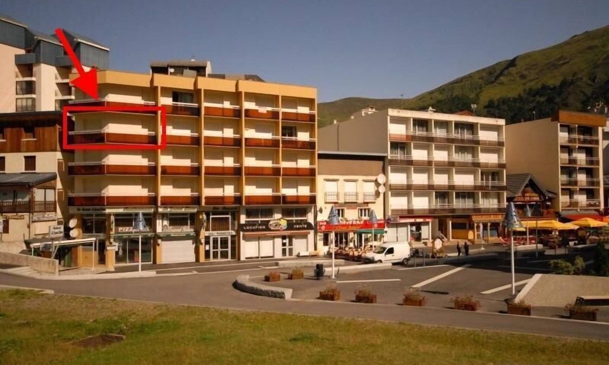 Eaux-Bonnes Apartment | 100m from resort center, 1st floor, view ski slopes, tv, 24m², Gourette