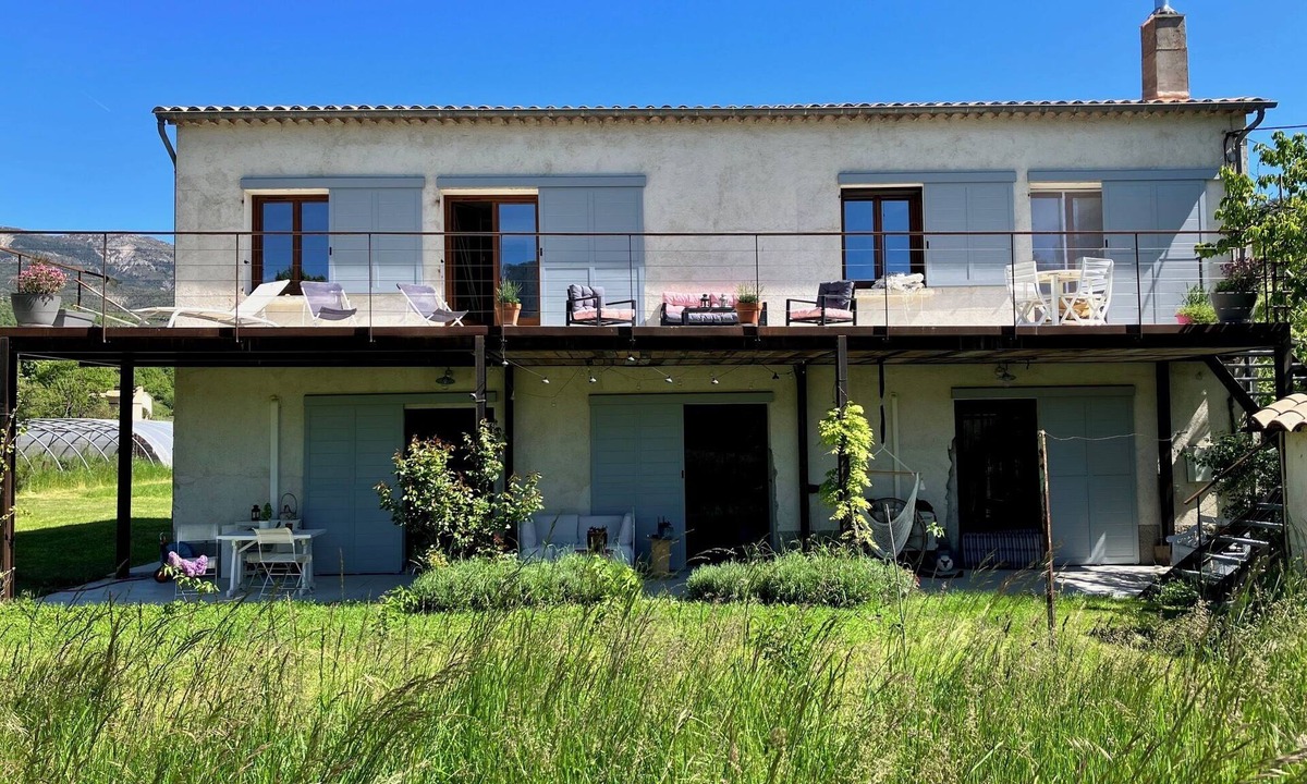 Castellane House | 110 m2 in an old warehouse between lakes and mountains in the Verdon gorges