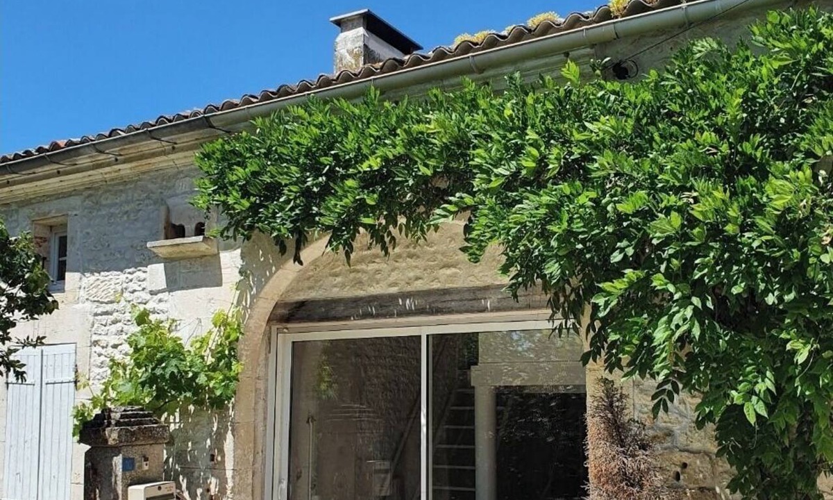 Berneuil House | 150 m² Charente-style farmhouse with a garden and terrace