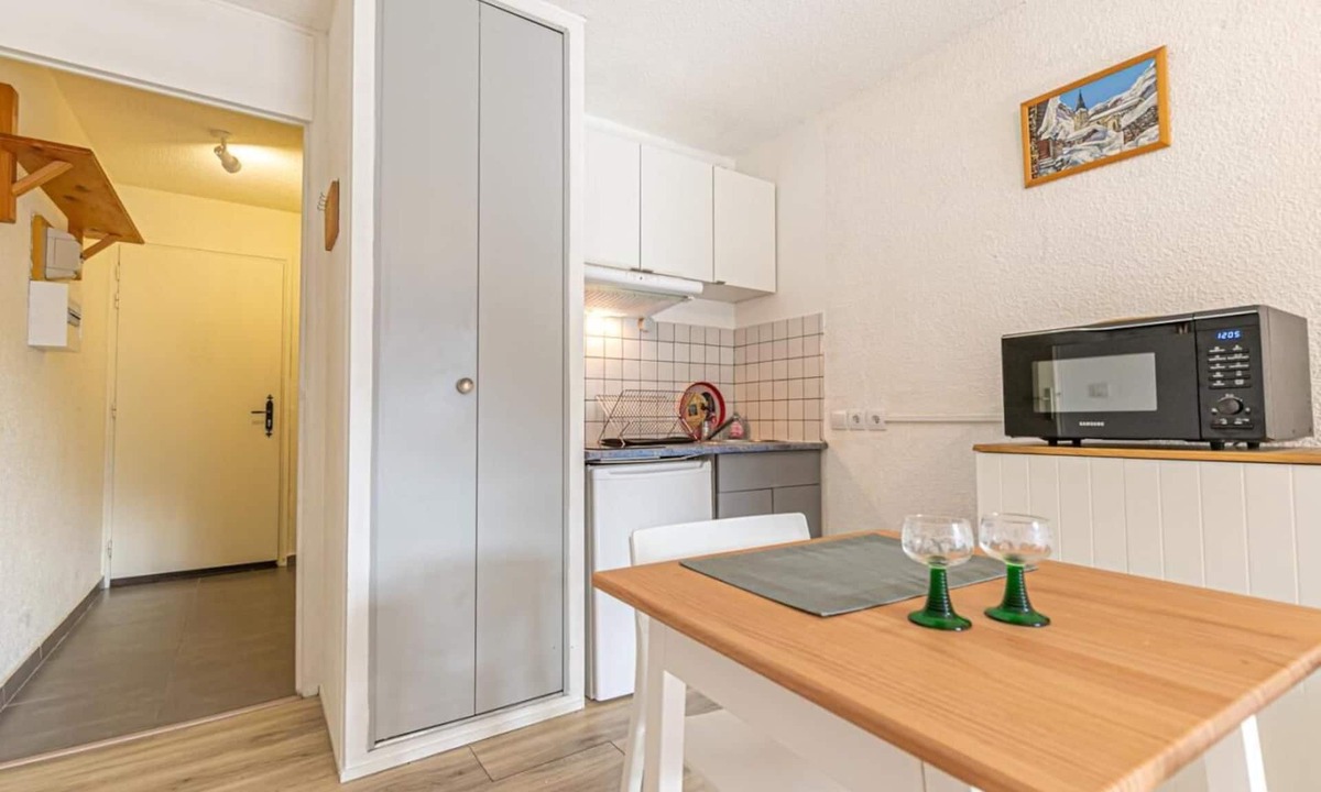 Aussois Apartment | 150m from resort center, 2nd floor, balcony, tv, ski locker, 21m², Aussois