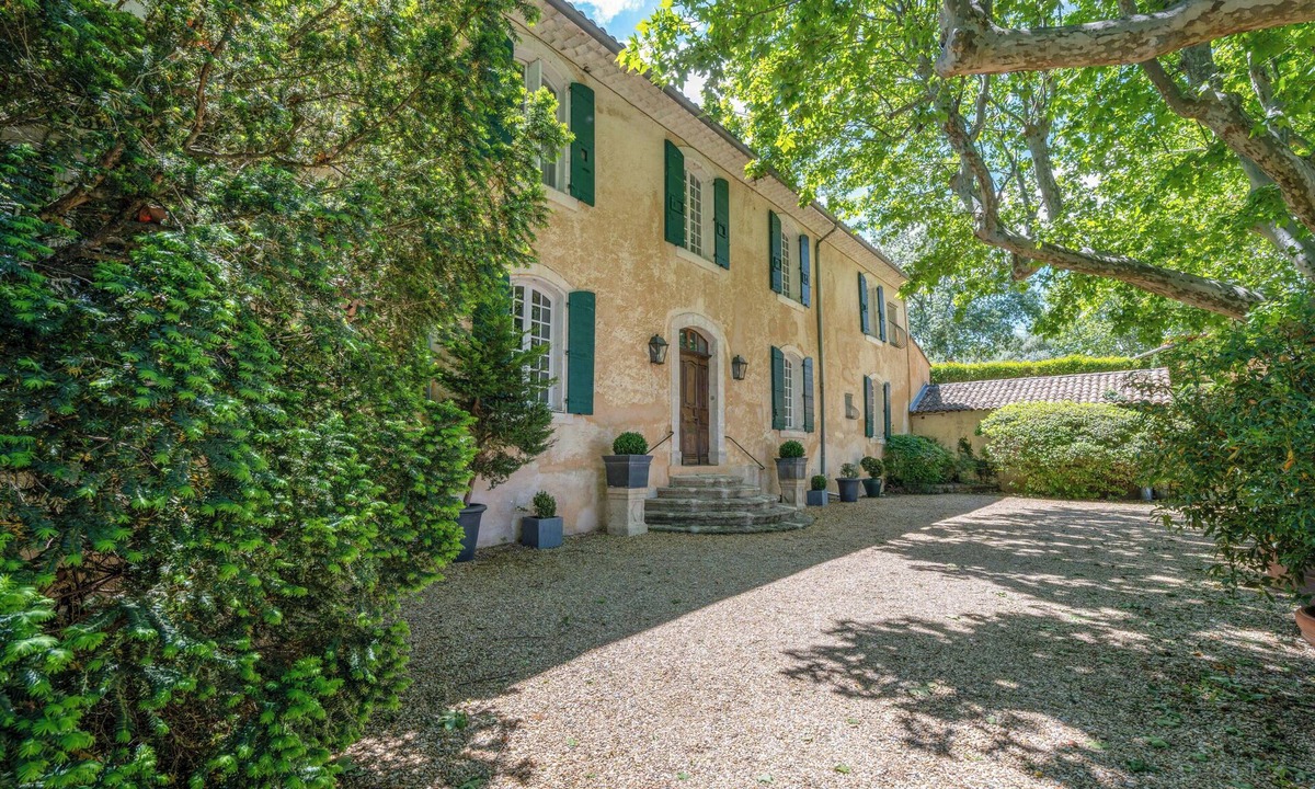 Apt House | 18th century bastide with heated pool in Provence