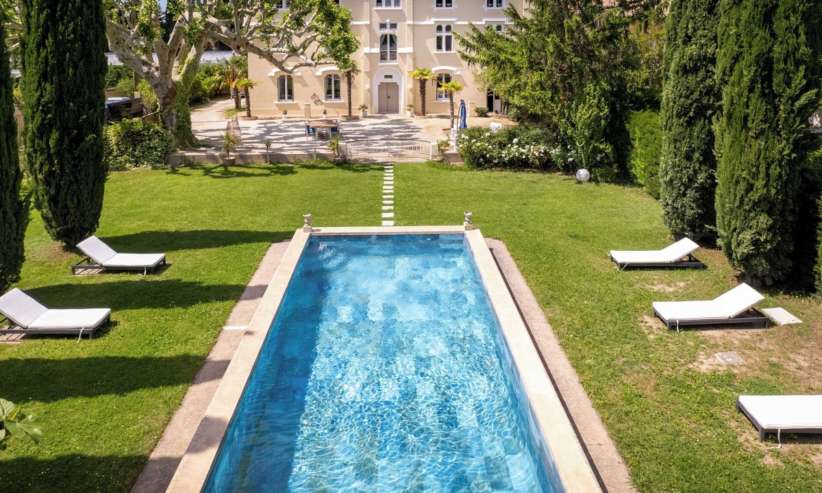 Cavaillon Other | 18th century chateau with swimming pool