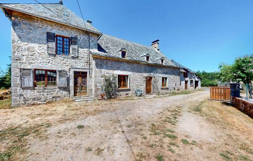 Saint-Julien-pres-Bort House | 2 Bedroom Awesome Home In Sarroux - Saint Julien