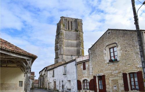 Saint Jean d'Angle House | 2 Bedroom Beautiful Home In Saint-Jean-D'angle