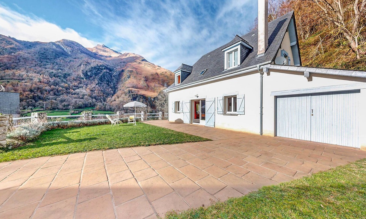 Louvie-Soubiron House | 2 bedroom gorgeous home in Louvie-Soubiron