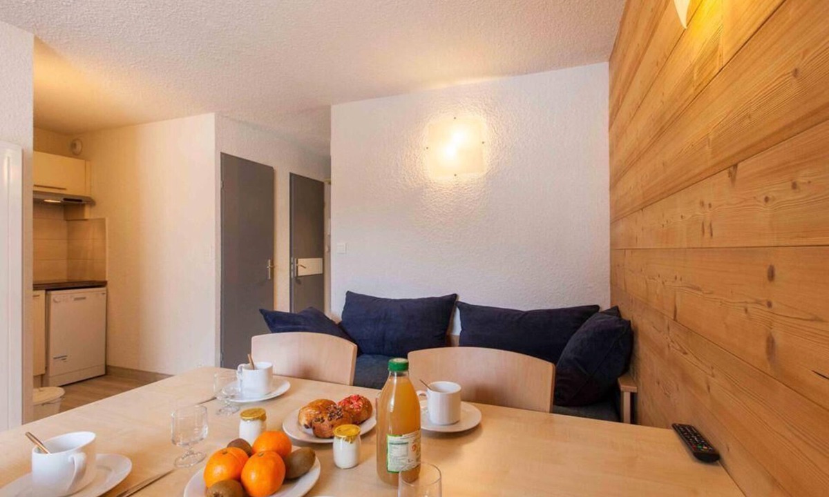 Briancon Apartment | 200m from resort center, 3rd floor, balcony, tv, ski locker, 30m², Serre Chevalier