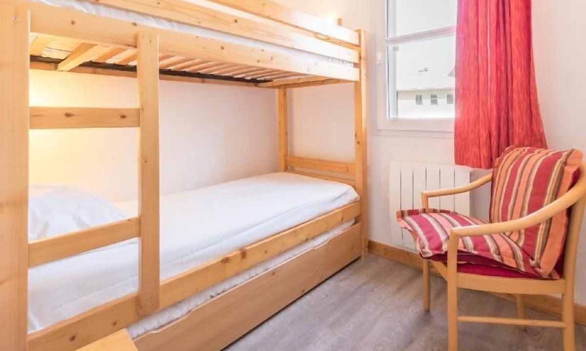 Briancon Apartment | 200m from resort center, 3rd floor, view mountain, balcony, tv, 33m², Serre Chevalier