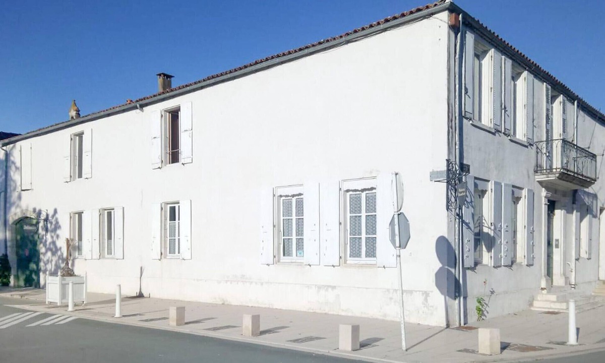 Le Chateau-d'Oleron House | 3 bedroom awesome home in Le Château-d'Oléron