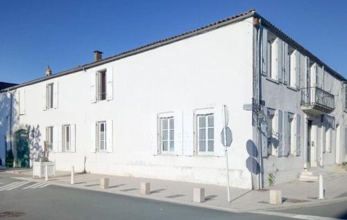 Le Chateau-d'Oleron House | 3 Bedroom Awesome Home In Le Château-D'oléron