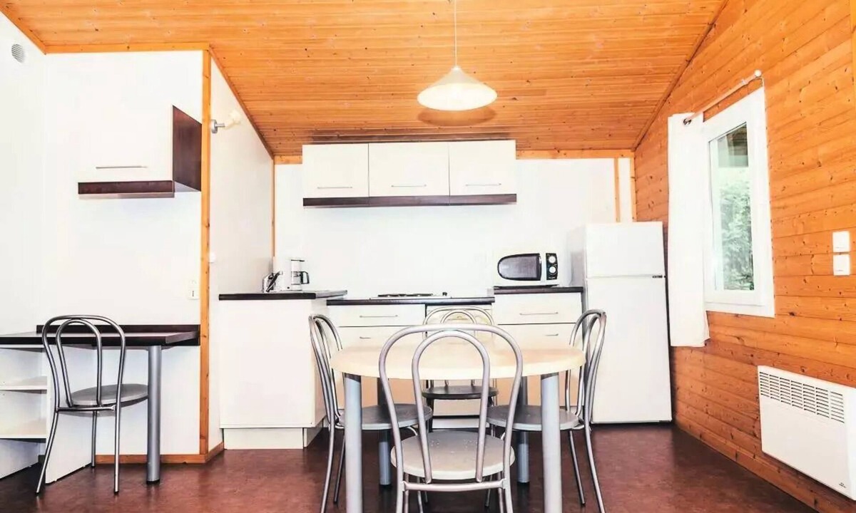 Monclar-de-Quercy Ski Chalet | 3-Room Chalet for 4 People (Accessible)