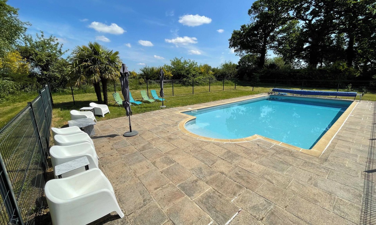 Saint-Nicolas-du-Pelem House | 4 Bedroom Country House with heated pool, sleeps 10, pet friendly