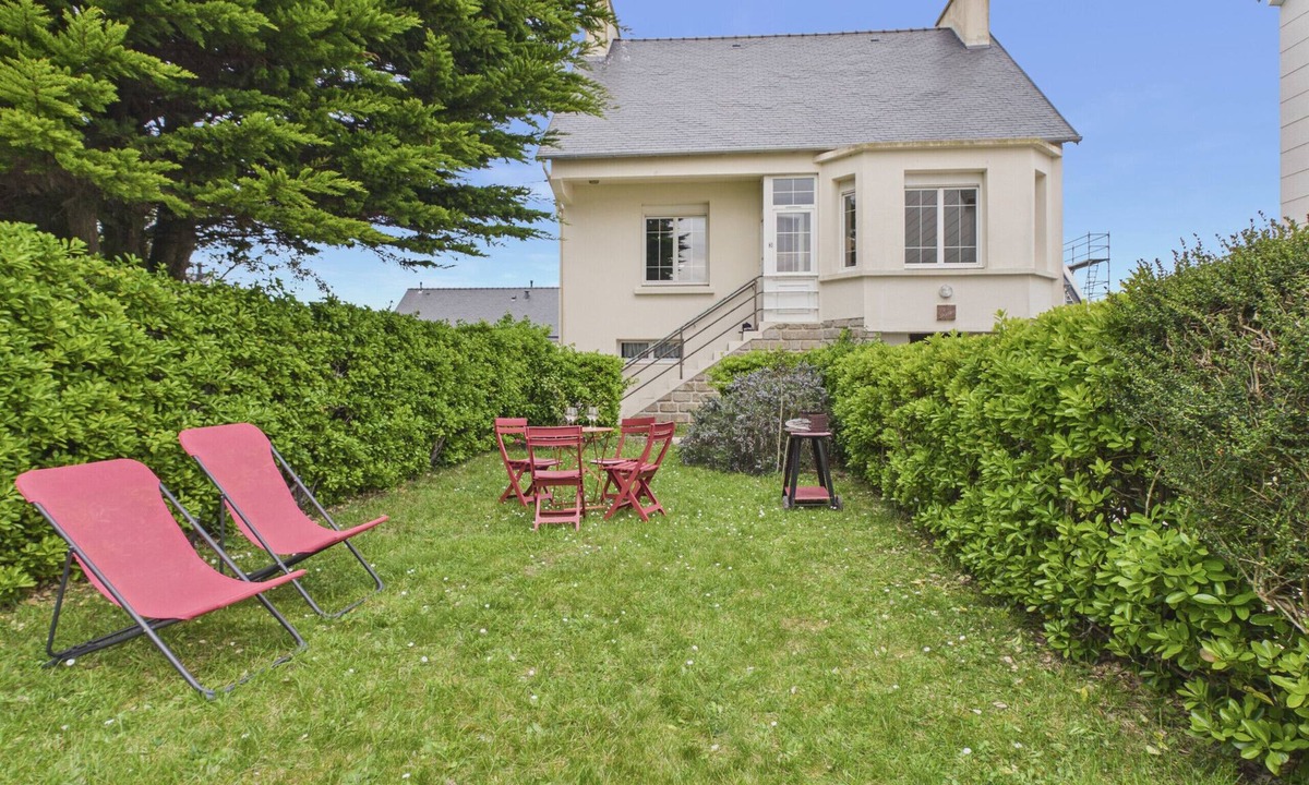 Brignogan-Plage House | 450m from the beach, suitable for 2 adults/2 child