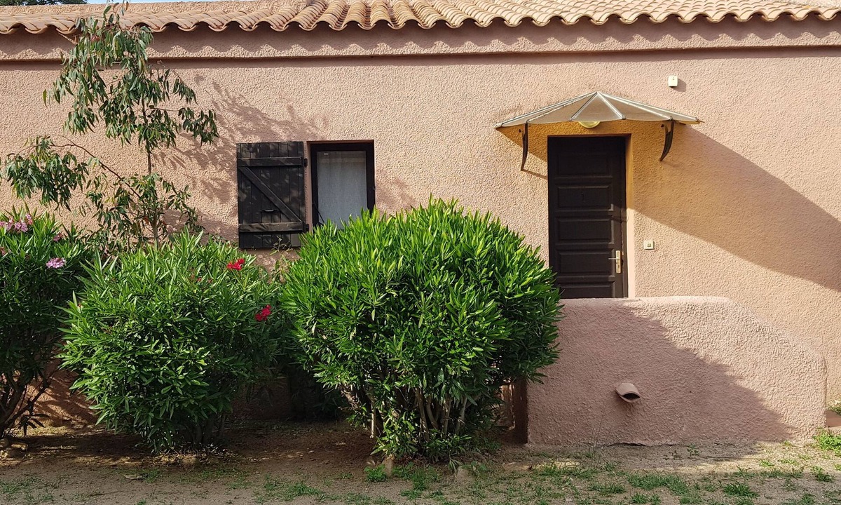 Porto-Vecchio Villa | 700 m walk from the beach of St Cyprien, charming little villa