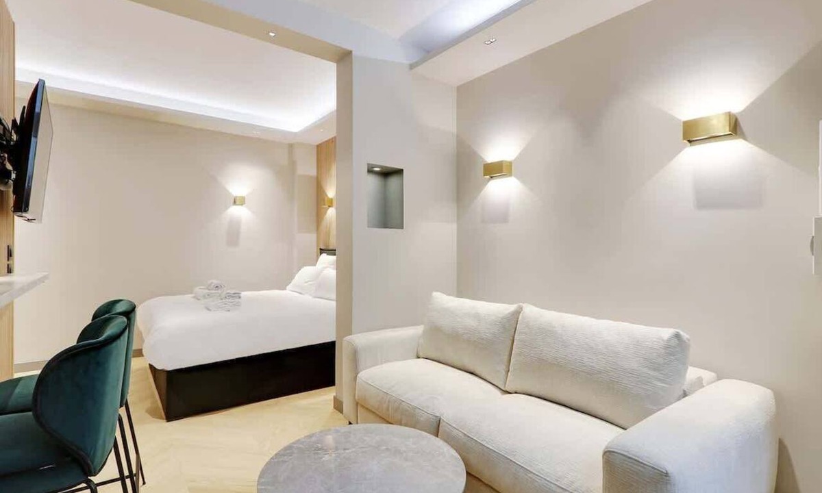 Quartier de la Plaine-de-Monceaux Apartment | A Dazzling Studio-Loft in Parc Monceau