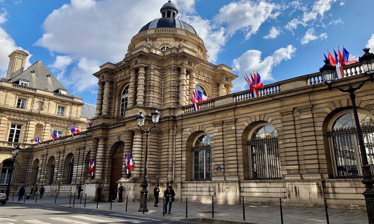Notre-Dame-des-Champs Apartment | A PERFECT BASE FOR EXPLORING PARIS & ENJOYING AN AUTHENTIC LEFT BANK EXPERIENCE.