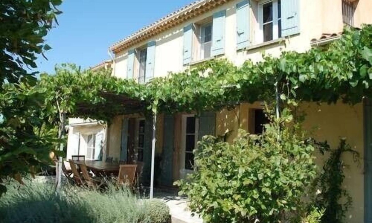 Sablet Villa | A truly beautiful, secluded Provencal house with pool surrounded by vineyards