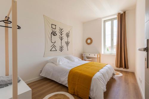 Castelsarrasin Apartment | ABEILLE - 2 chambres et 1 canapé-lit, 1er étage, parking