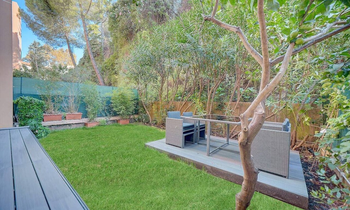 Riou - Petit Juas - Av de Grasse Apartment | AC Studio with garden and parking close to the beach- BENAKEY