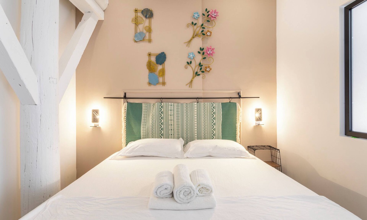 Les Grands Carmes Apartment | Adira Marseille Panier