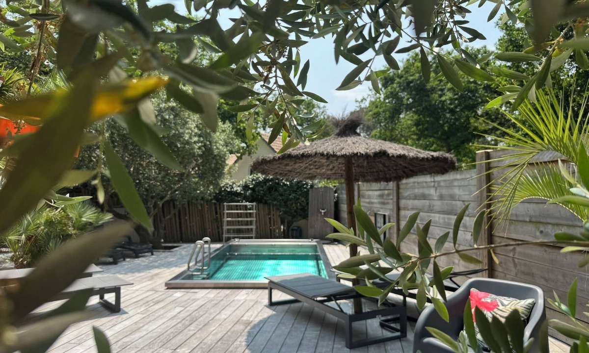 Biscarrosse House | Air-conditioned villa on golf course, heated pool: 1km from lake, 5km from ocean