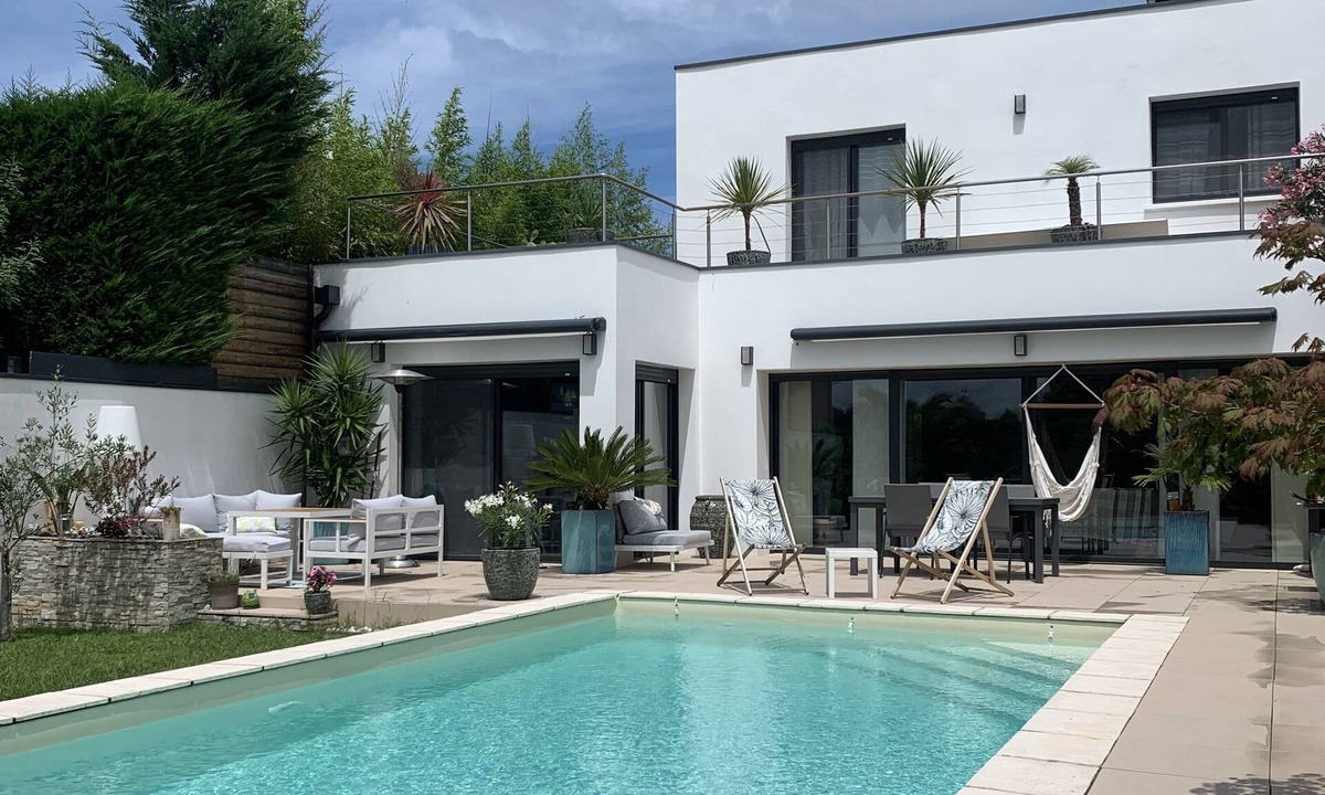 Anglet House | ANGLET, 8 pers COAST HOUSE WITH SWIMMING POOL, NEAR THE BEACH, cycle path, GOLF