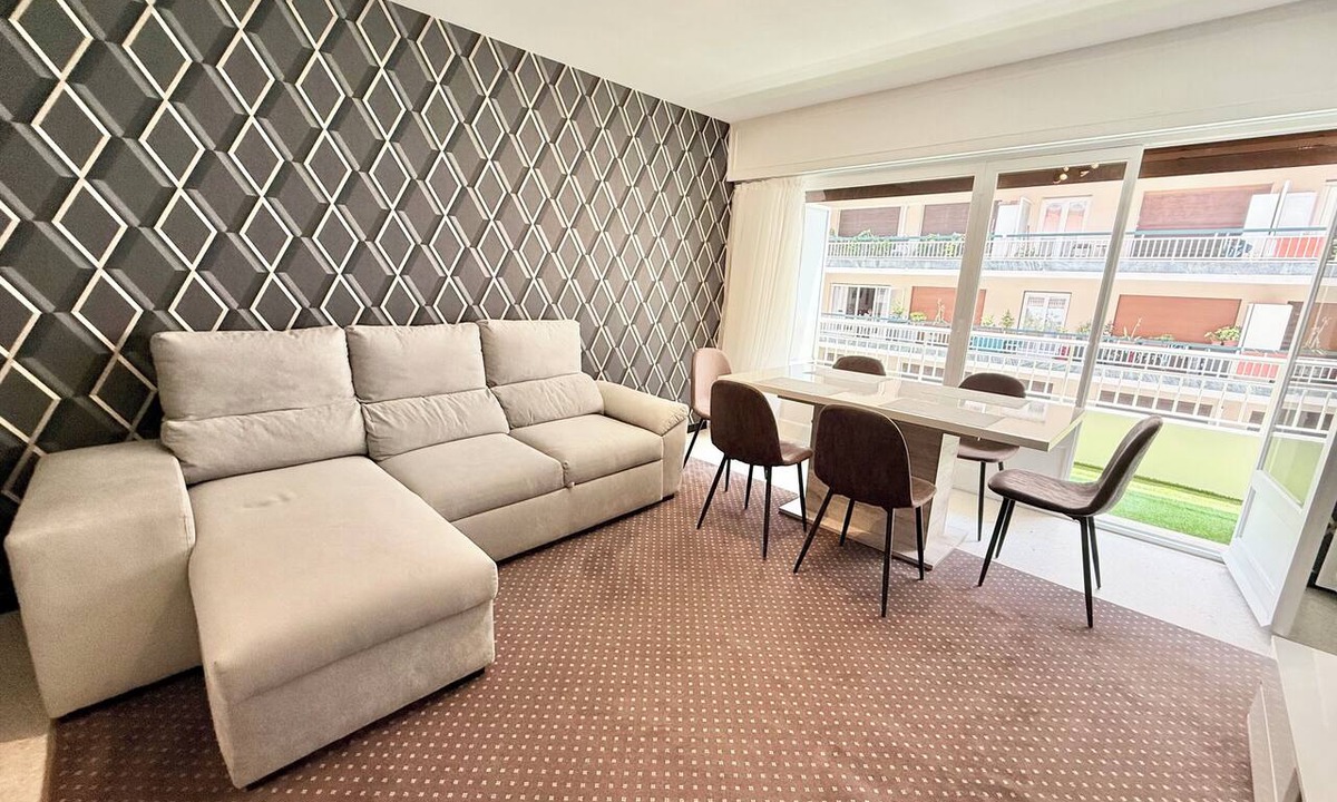 Antibes Old Town Condo | Antibes hyper center - 4 people - close to shops and beaches