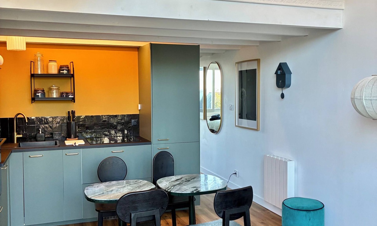 Carantec Apartment | Apartment 2/4 pers. 3 *, terrace 25m2 - 50m beach and GR34. Dogs welcome