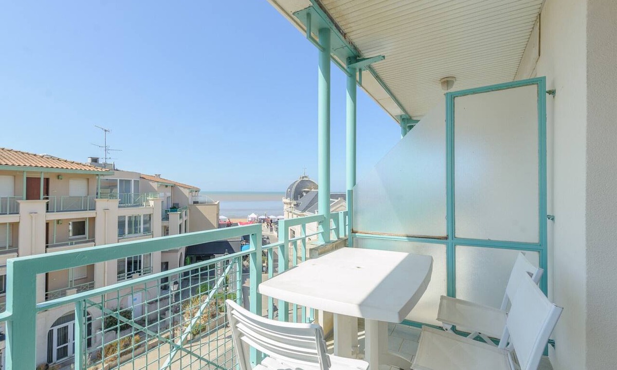 Quartier du Casino Apartment | Apartment 4 Pers. Terrace, AC, Shared Pool