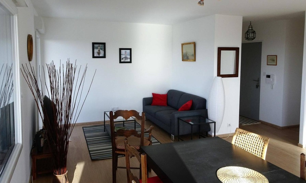 Downtown Apartment | Apartment 85m2 + balcony 12m2 / Sea view / 2 bedrooms / garage