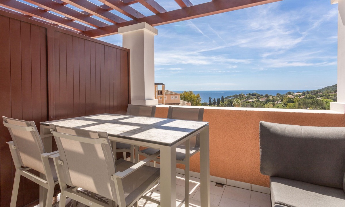 Cap Esterel Apartment | Apartment 'Cap Esterel - Pool' with Sea View, Wi-Fi and Air Conditioning