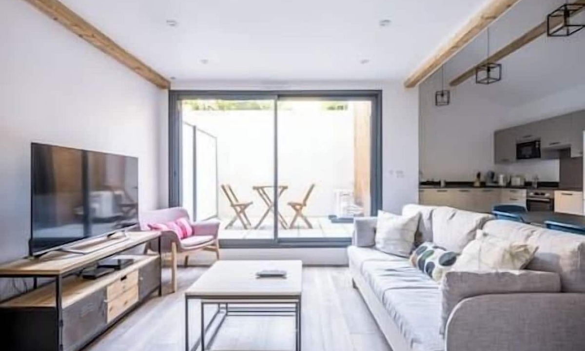 Centre Ville Apartment | Apartment Comfortable in the centre of Pau: parking, AC.