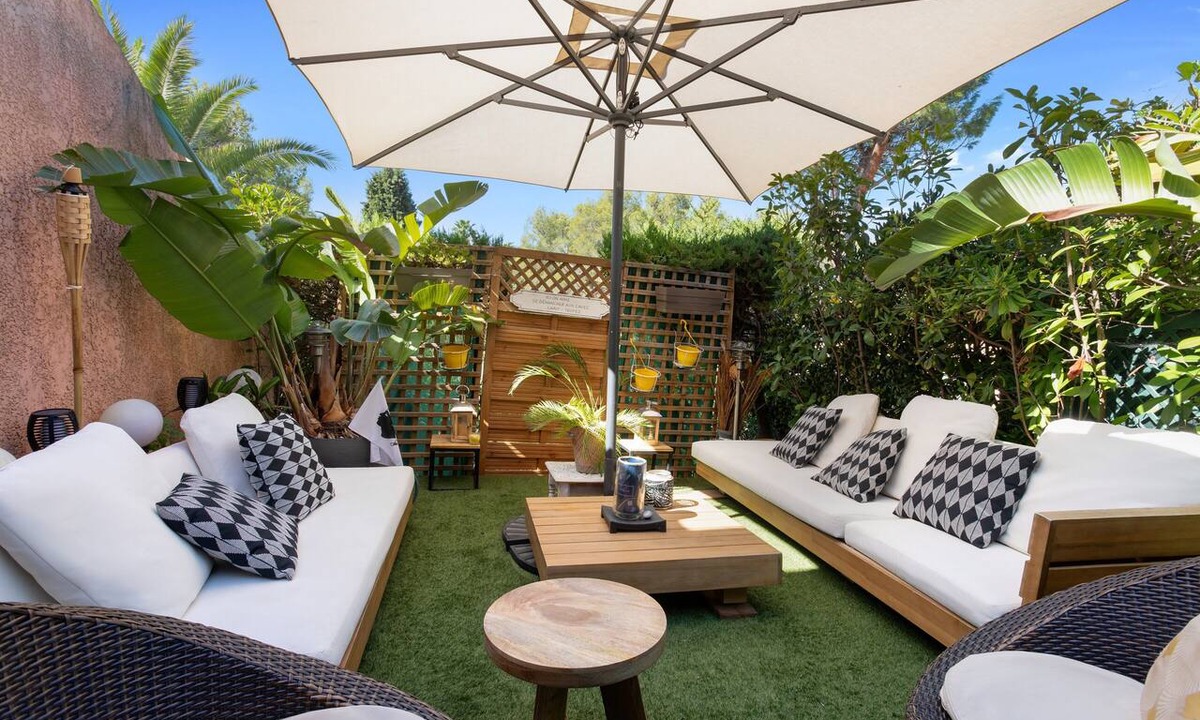 Le Dramont Apartment | Apartment 'Domaine De La Corniche' with Private Terrace, Wi-Fi and Air Conditioning