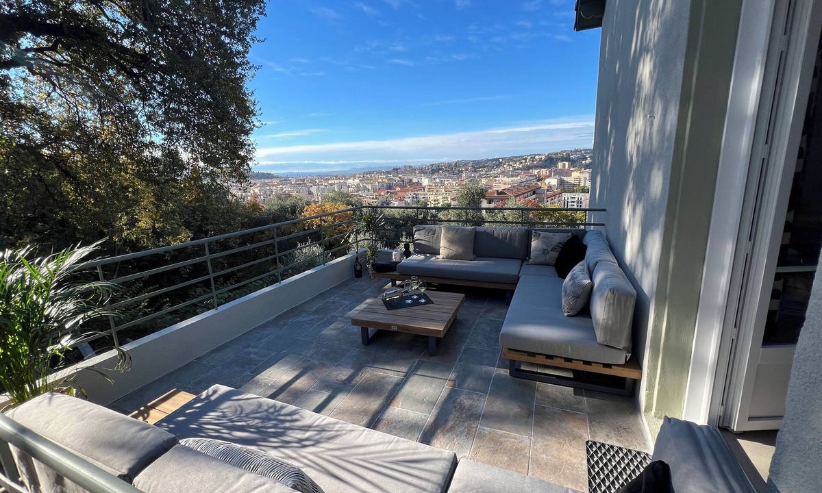 Saint-Roch Apartment | Apartment in Authentic Niçoise House with Panoramic sea & city view