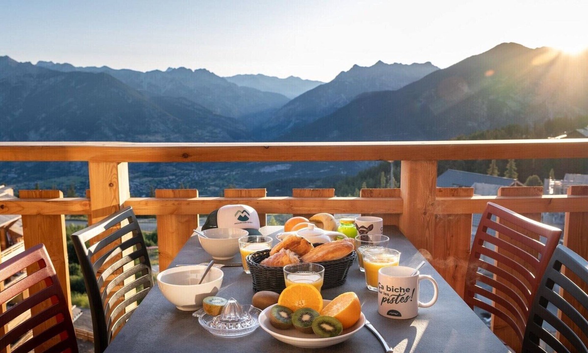 Risoul Apartment | Apartment in Risoul with Ski-In/Ski-Out Access