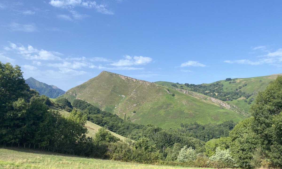 Bidarray Apartment | Apartment in the Basque Country-Mountain view