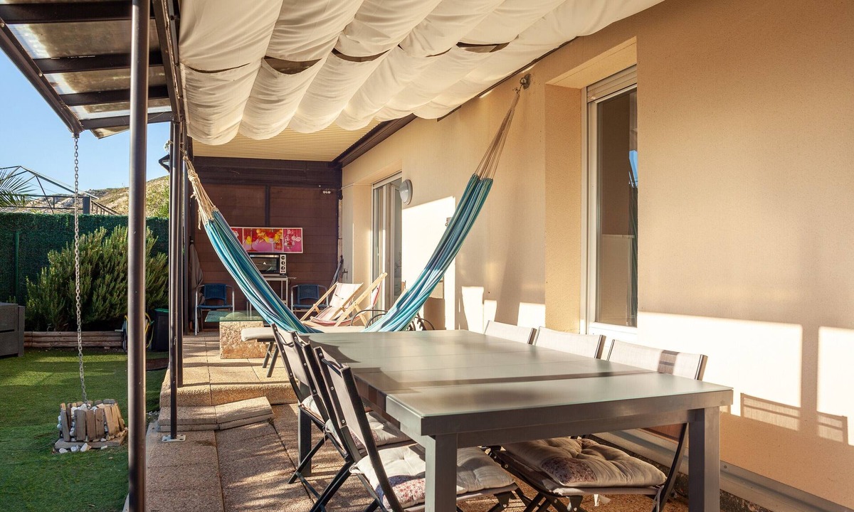 Saint-Henri Apartment | Apartment 'L Évasion' with Private Terrace and Wi-Fi