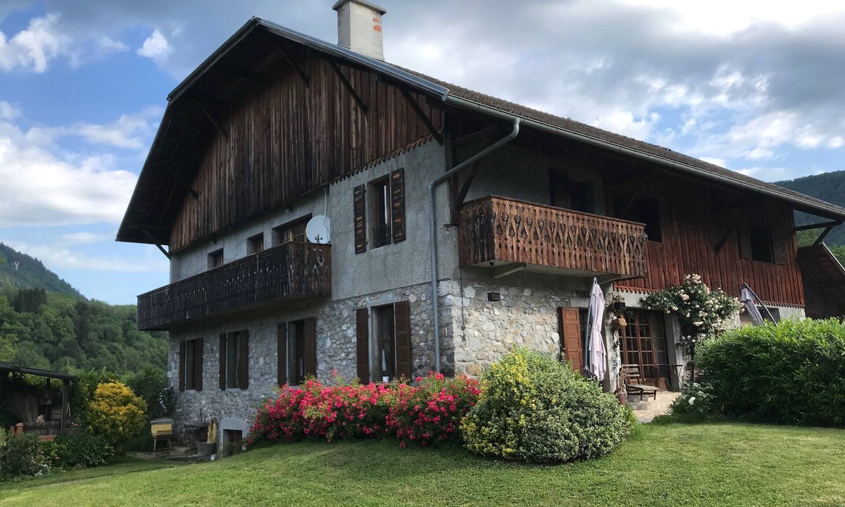 Marignier Apartment | Apartment 'La Ferme De 1876' with Mountain and Garden Views, Wi-Fi
