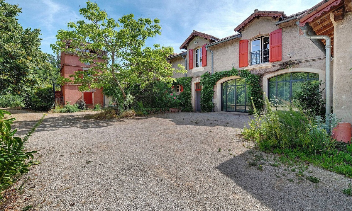 Marssac-sur-Tarn Apartment | Apartment “Le Loft Du Chant Du Buc” with Shared Pool, Garden, and Wi-Fi
