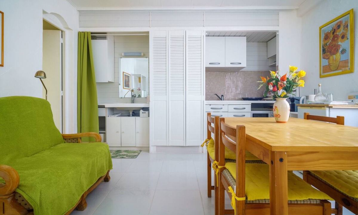 Elne Apartment | Apartment 'Logis Helena' with Wi-Fi