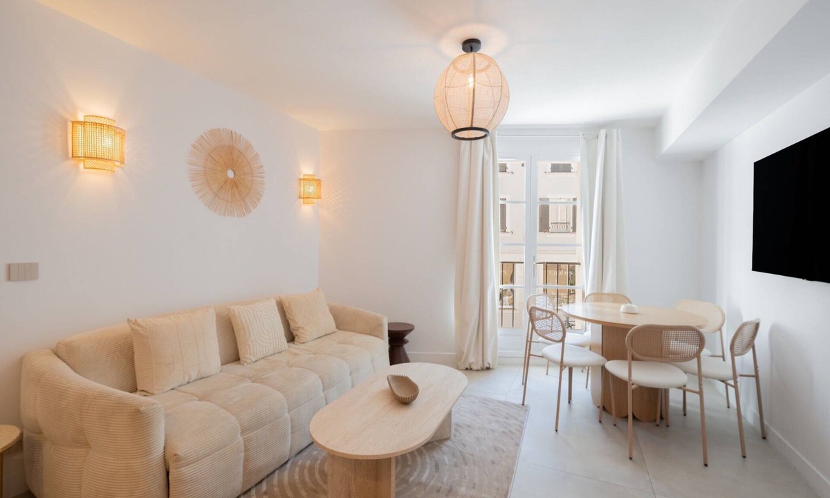 Saint-Tropez City Centre Apartment | Apartment Place des Lices -2bdr/6p- Saint Tropez
