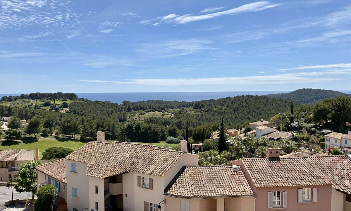 Saint-Cyr-sur-Mer Apartment | Apartment sea view, air conditioning - 4 guests