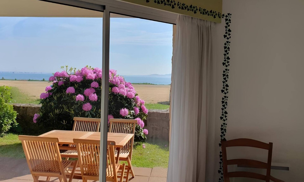 Perros-Guirec Apartment | Apartment T 2 PERROS GUIREC PANORAMIC SEA VIEW ROSE GRANITE COAST