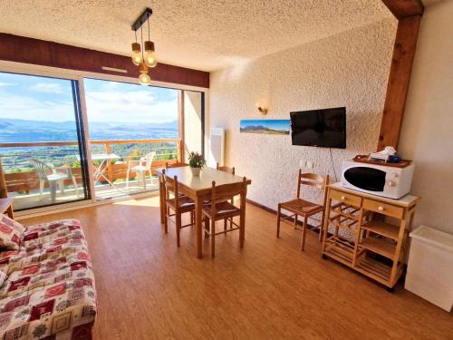 Saint-Michel-de-Chaillol Apartment | Appartement 4 pers, balcon sud, parking, wifi, animaux admis - FR-1-393-3