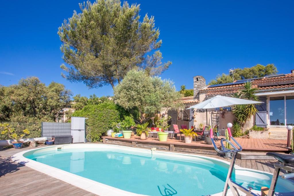 Bormes-Les-Mimosas Apartment | Appartement le Patio avec piscine