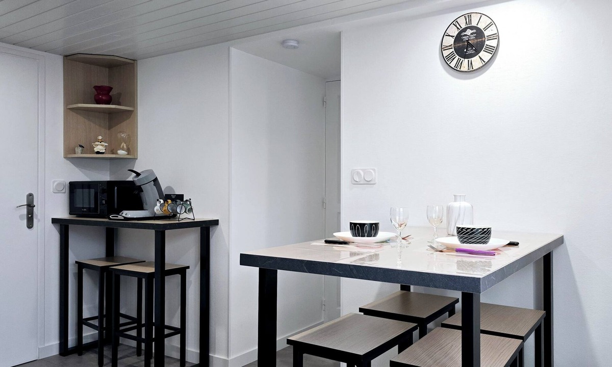 Aubiat Apartment | Appt, with private outdoor space with barbecue, swimming pool
