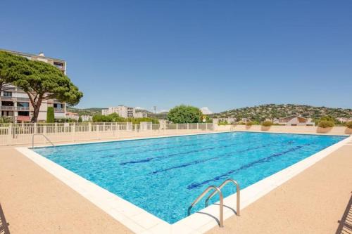 Sainte-Maxime Ski Chalet | Apt in Sainte-Maxime swimming pool and tennis