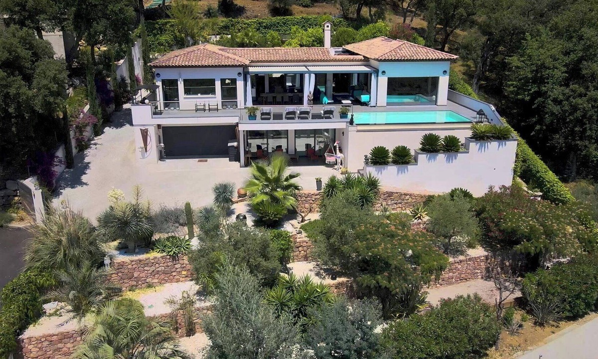 Les Adrets-de-l'Esterel House | Architect's villa with Esterel mountain views