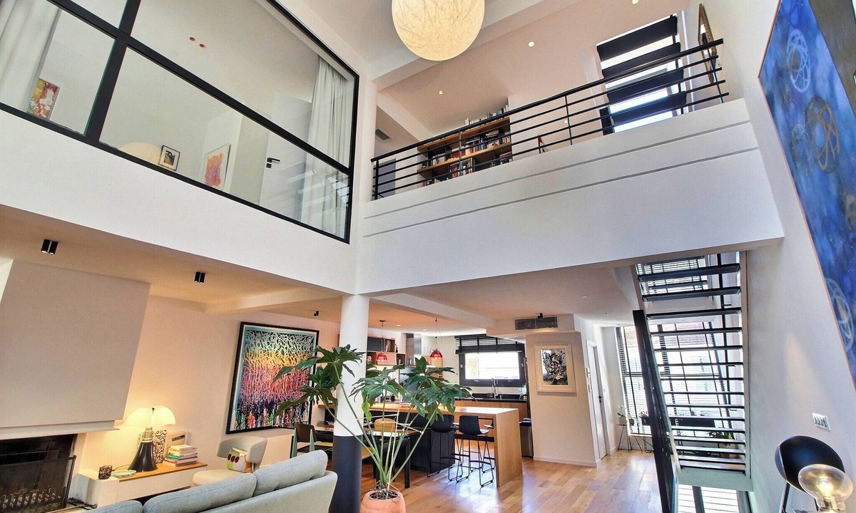 6th Arrondissement House | Architect-designed villa with garden for rent in Marseille, design and calm