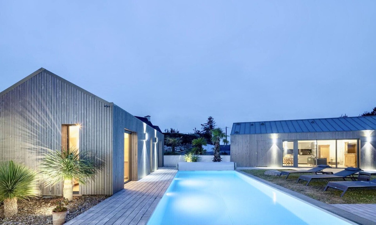 Plouarzel Villa | Architect designed villa, swimming pool, 8 pers *Villa Ar Mor*