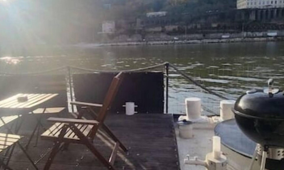 La Confluence Boat Rental | Atypical, peaceful houseboat in Confluence
